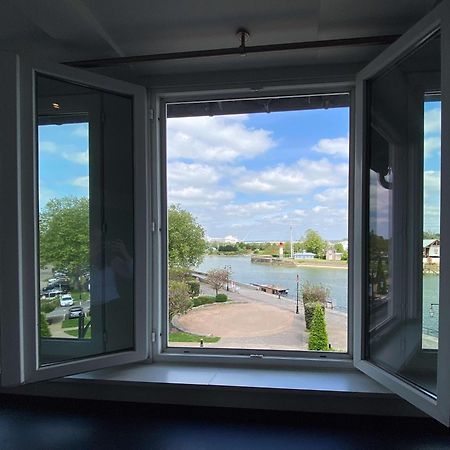 Best Western Le Cheval Blanc -Vue Sur Le Port-Plein Centre Ville Honfleur Exterior foto