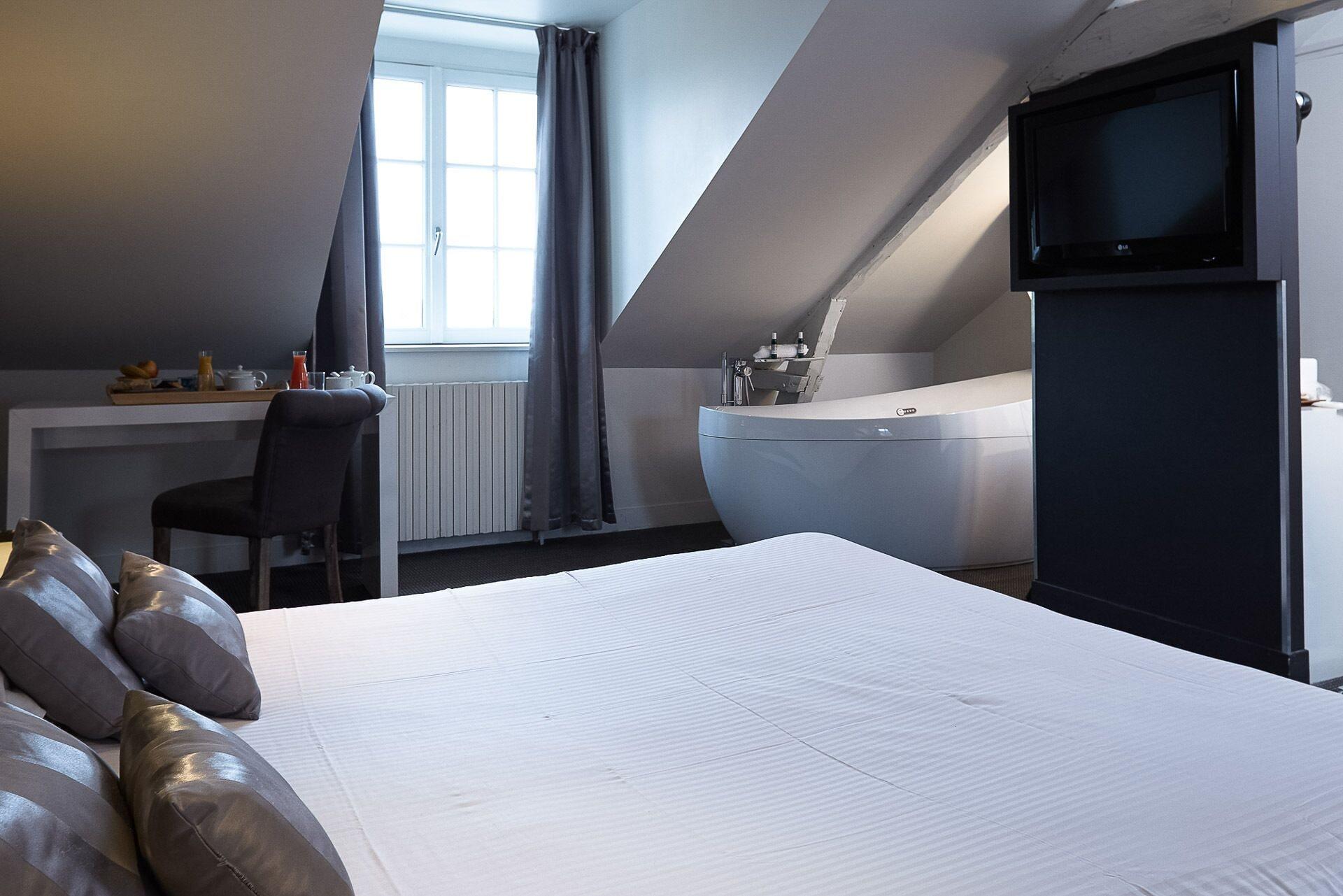 Best Western Le Cheval Blanc -Vue Sur Le Port-Plein Centre Ville Honfleur Exterior foto
