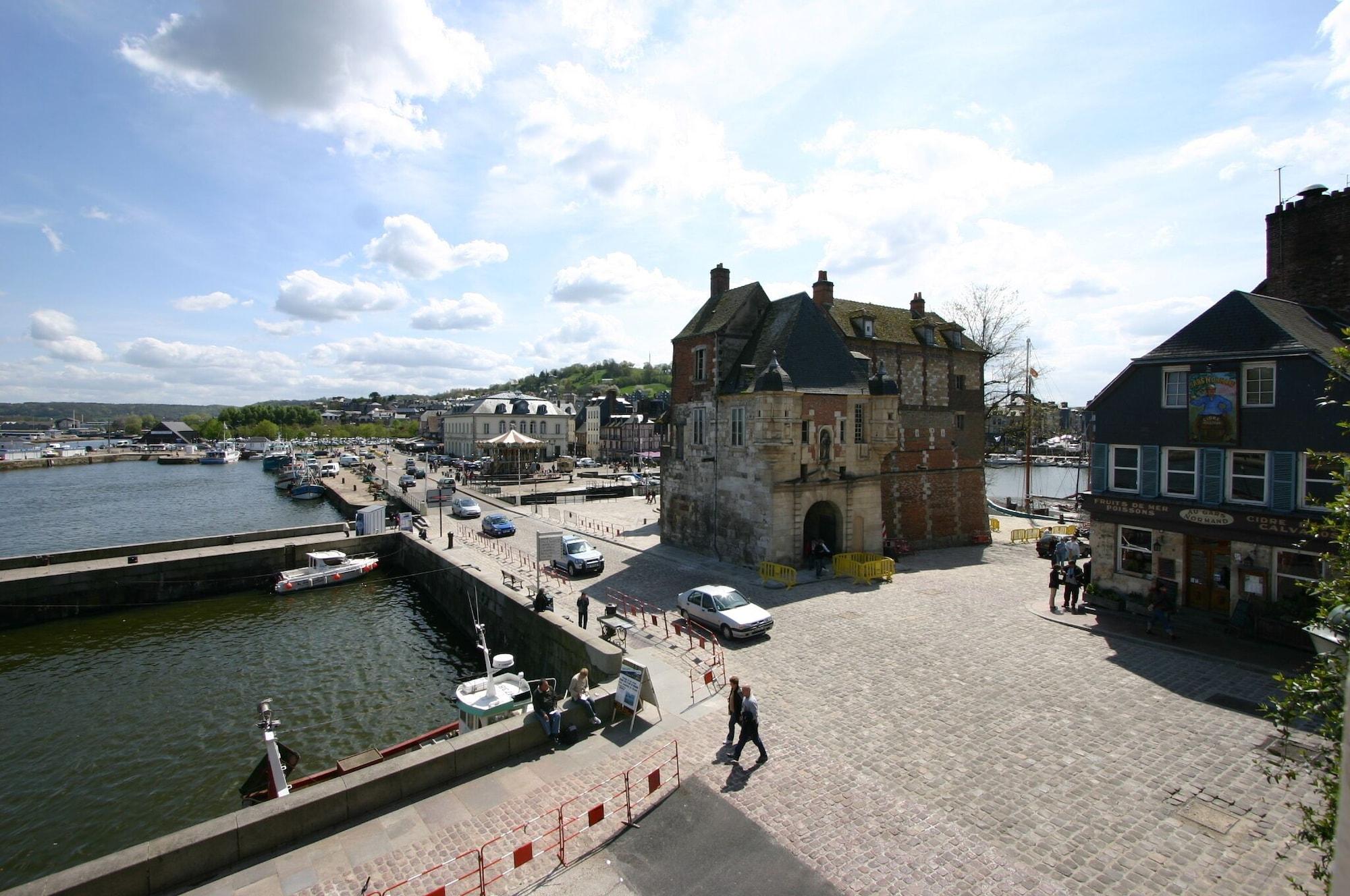 Best Western Le Cheval Blanc -Vue Sur Le Port-Plein Centre Ville Honfleur Exterior foto