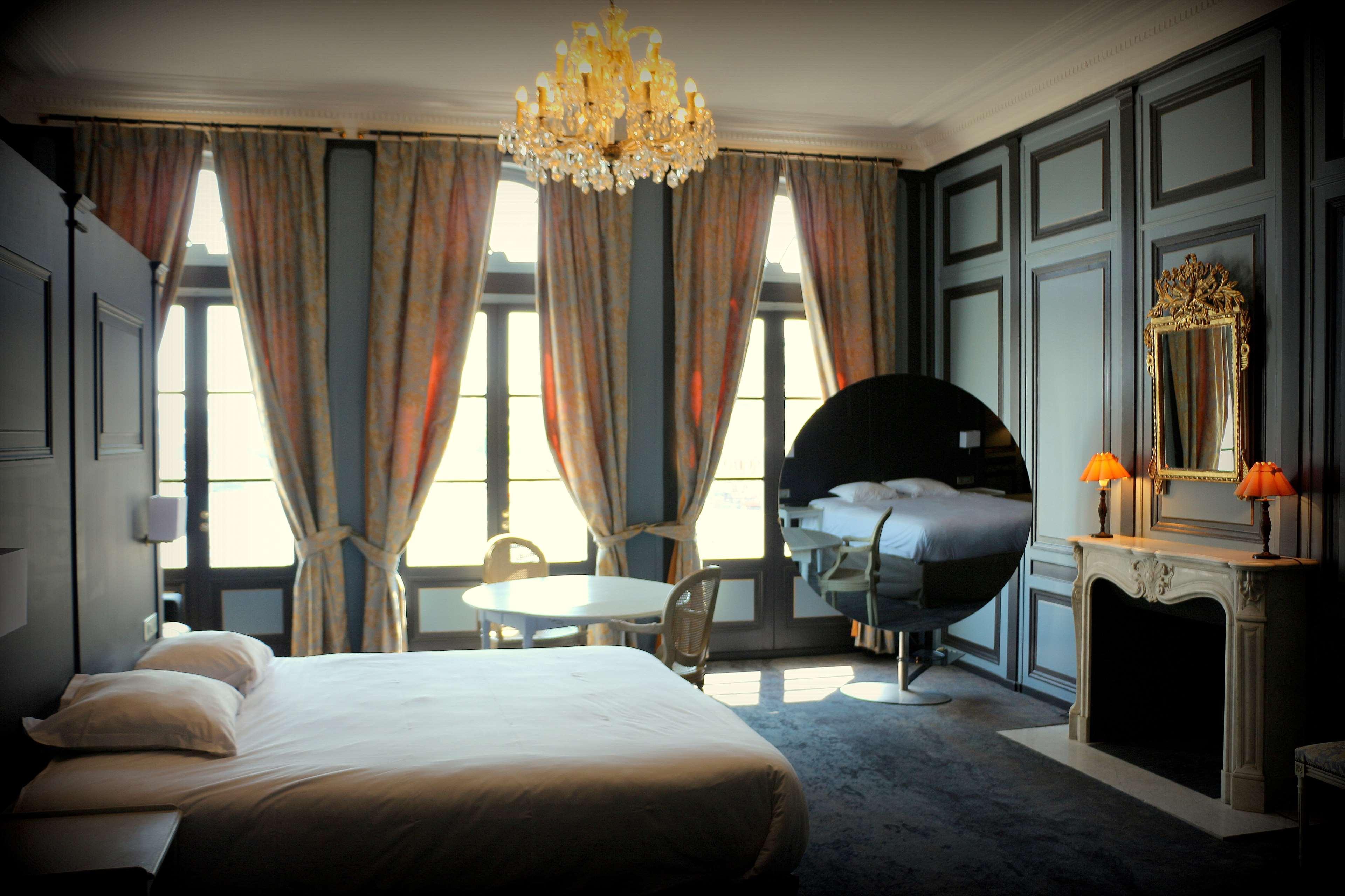 Best Western Le Cheval Blanc -Vue Sur Le Port-Plein Centre Ville Honfleur Exterior foto