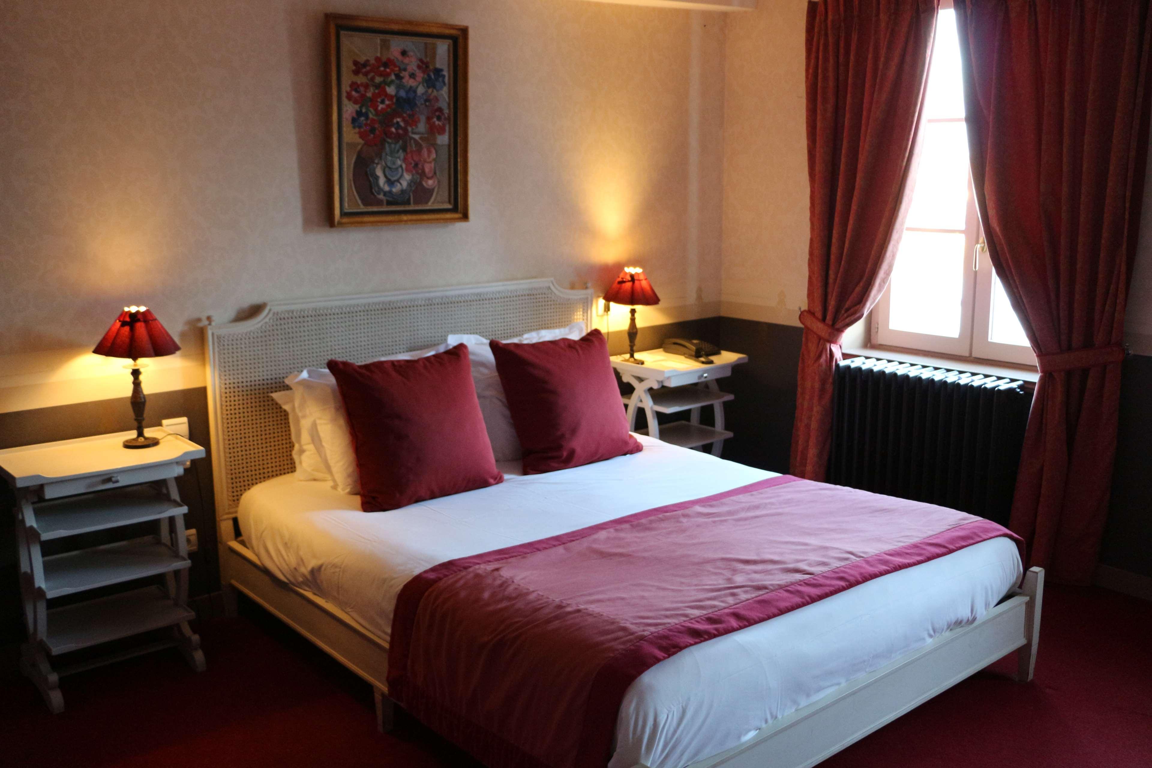Best Western Le Cheval Blanc -Vue Sur Le Port-Plein Centre Ville Honfleur Exterior foto