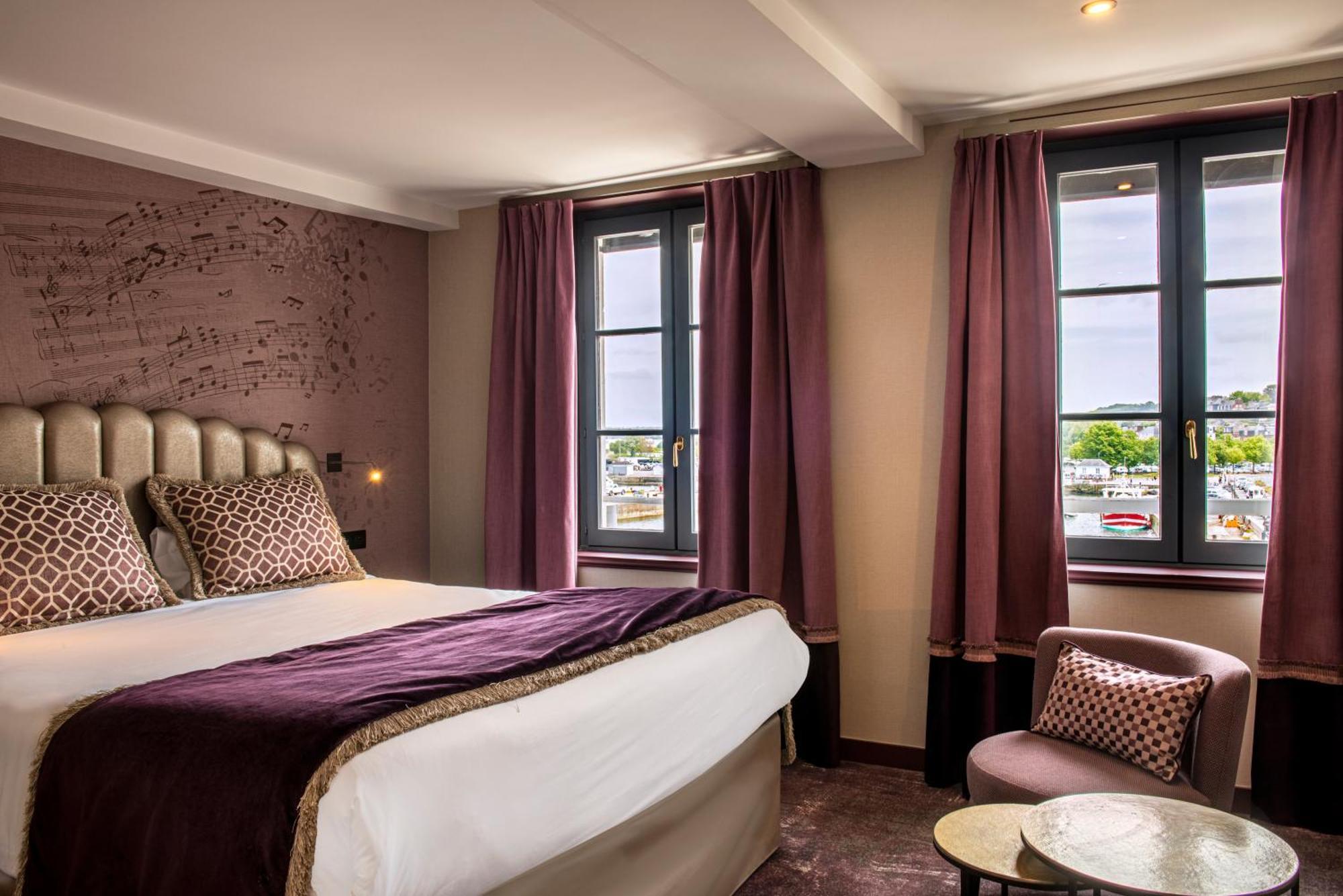 Best Western Le Cheval Blanc -Vue Sur Le Port-Plein Centre Ville Honfleur Exterior foto