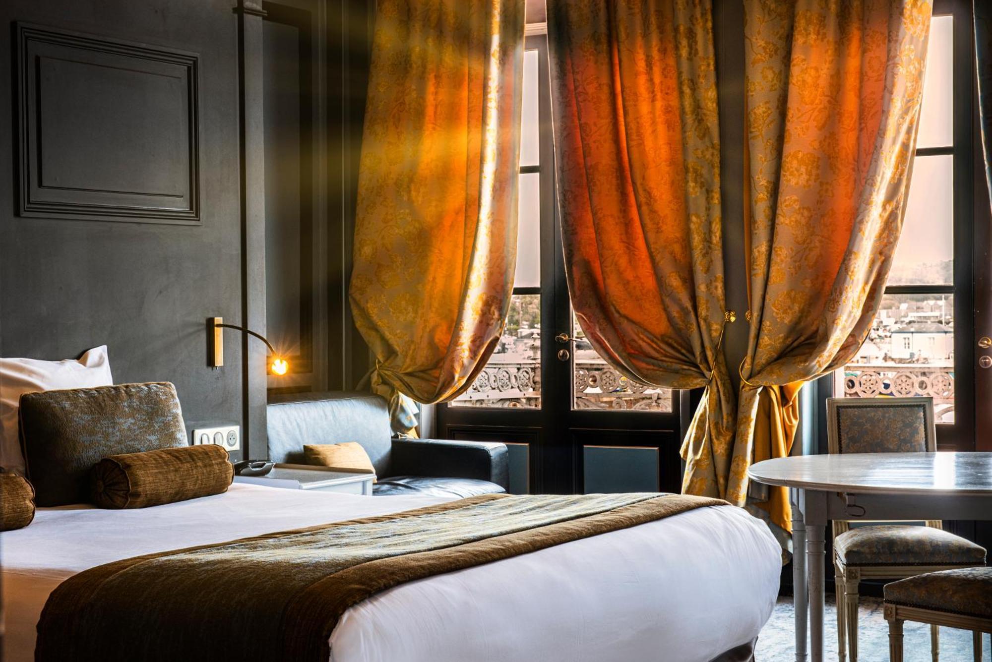 Best Western Le Cheval Blanc -Vue Sur Le Port-Plein Centre Ville Honfleur Exterior foto