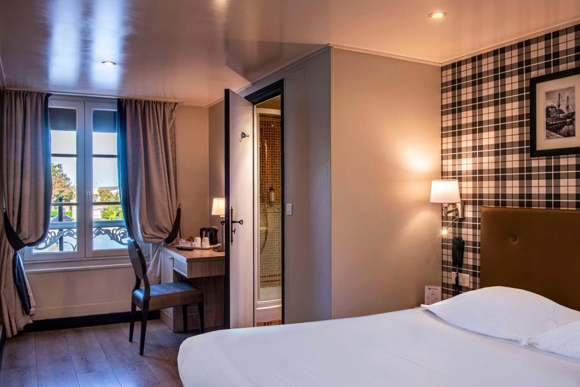 Best Western Le Cheval Blanc -Vue Sur Le Port-Plein Centre Ville Honfleur Exterior foto