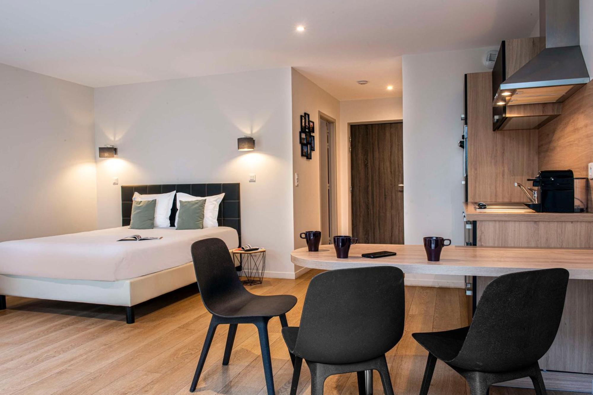 Best Western Le Cheval Blanc -Vue Sur Le Port-Plein Centre Ville Honfleur Exterior foto