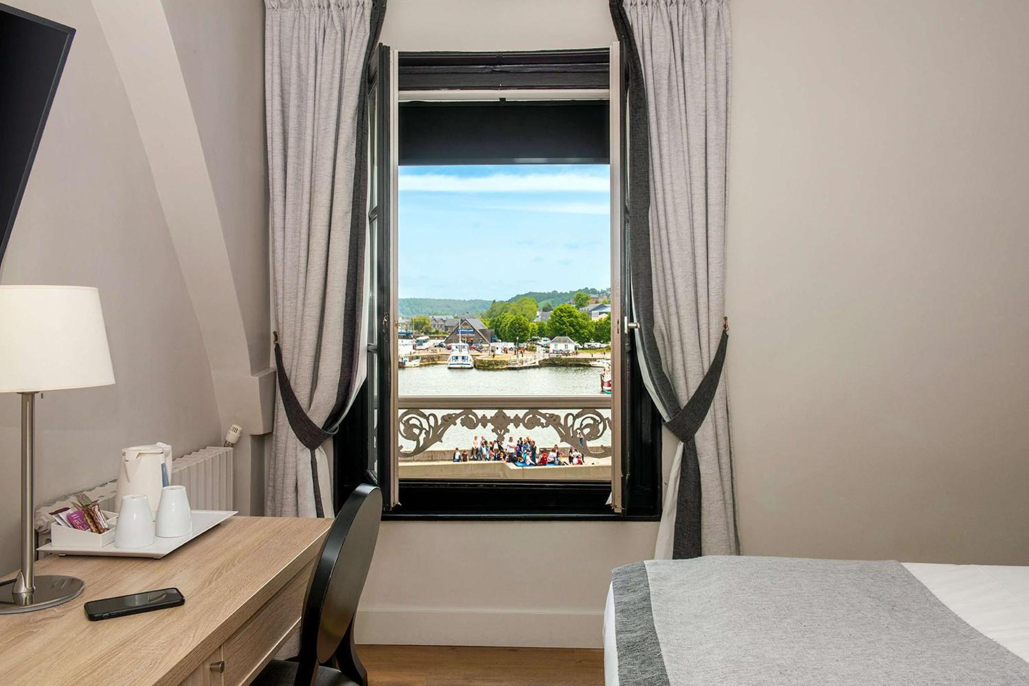 Best Western Le Cheval Blanc -Vue Sur Le Port-Plein Centre Ville Honfleur Exterior foto