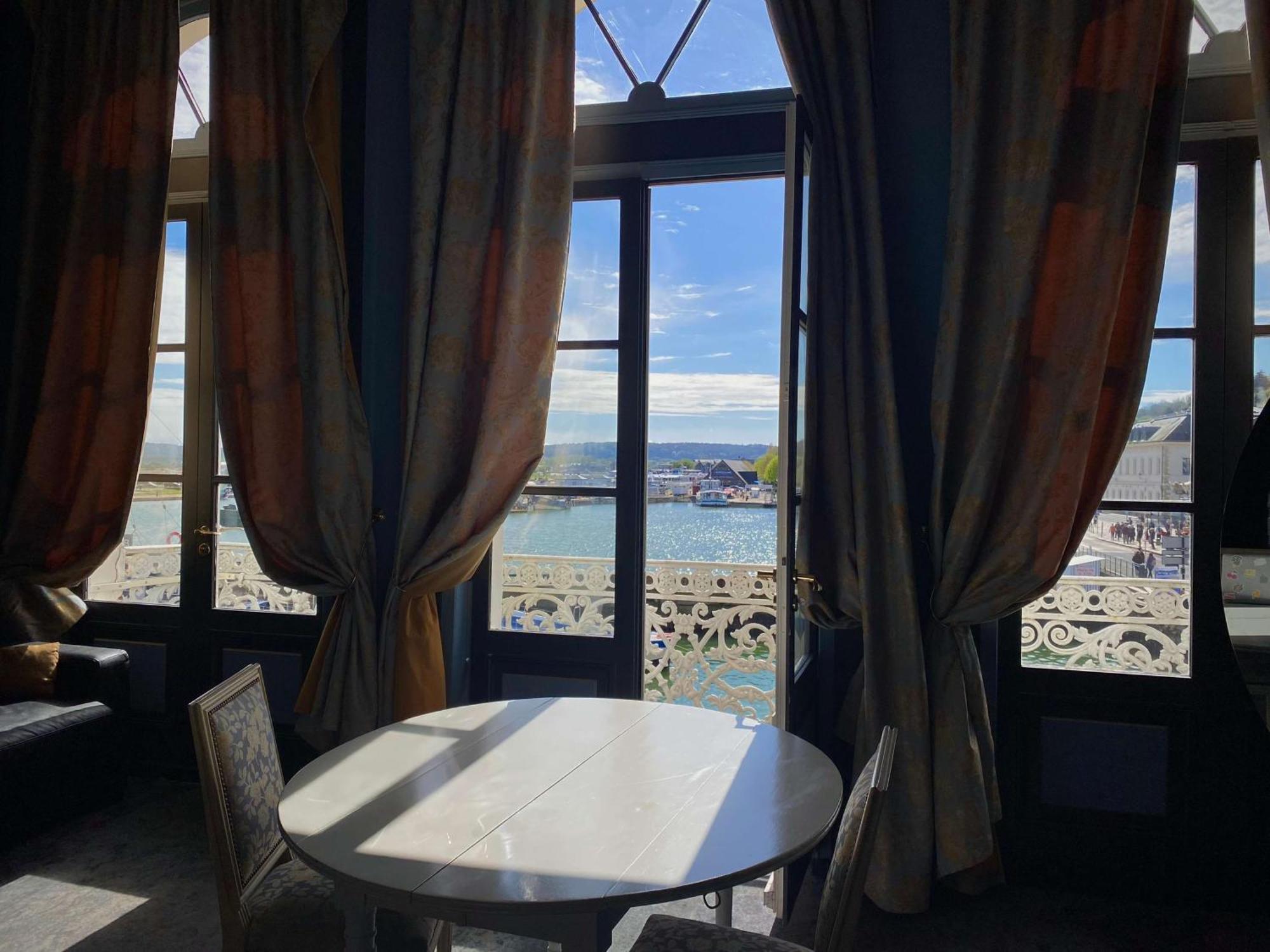 Best Western Le Cheval Blanc -Vue Sur Le Port-Plein Centre Ville Honfleur Exterior foto