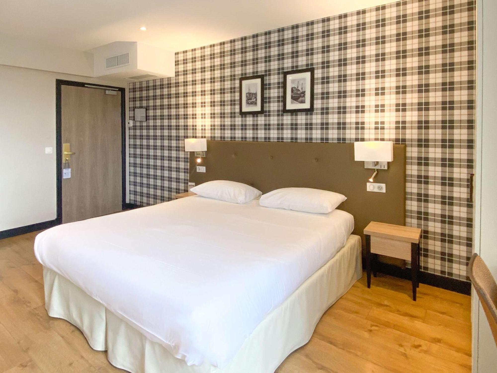 Best Western Le Cheval Blanc -Vue Sur Le Port-Plein Centre Ville Honfleur Exterior foto