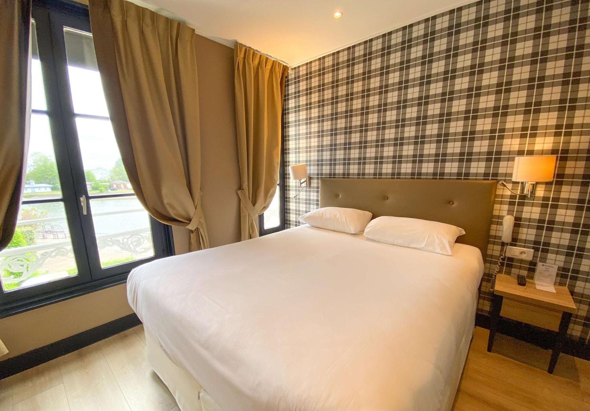 Best Western Le Cheval Blanc -Vue Sur Le Port-Plein Centre Ville Honfleur Exterior foto