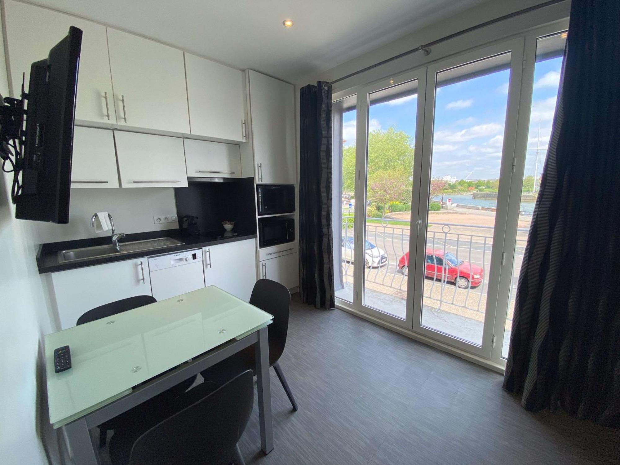 Best Western Le Cheval Blanc -Vue Sur Le Port-Plein Centre Ville Honfleur Exterior foto