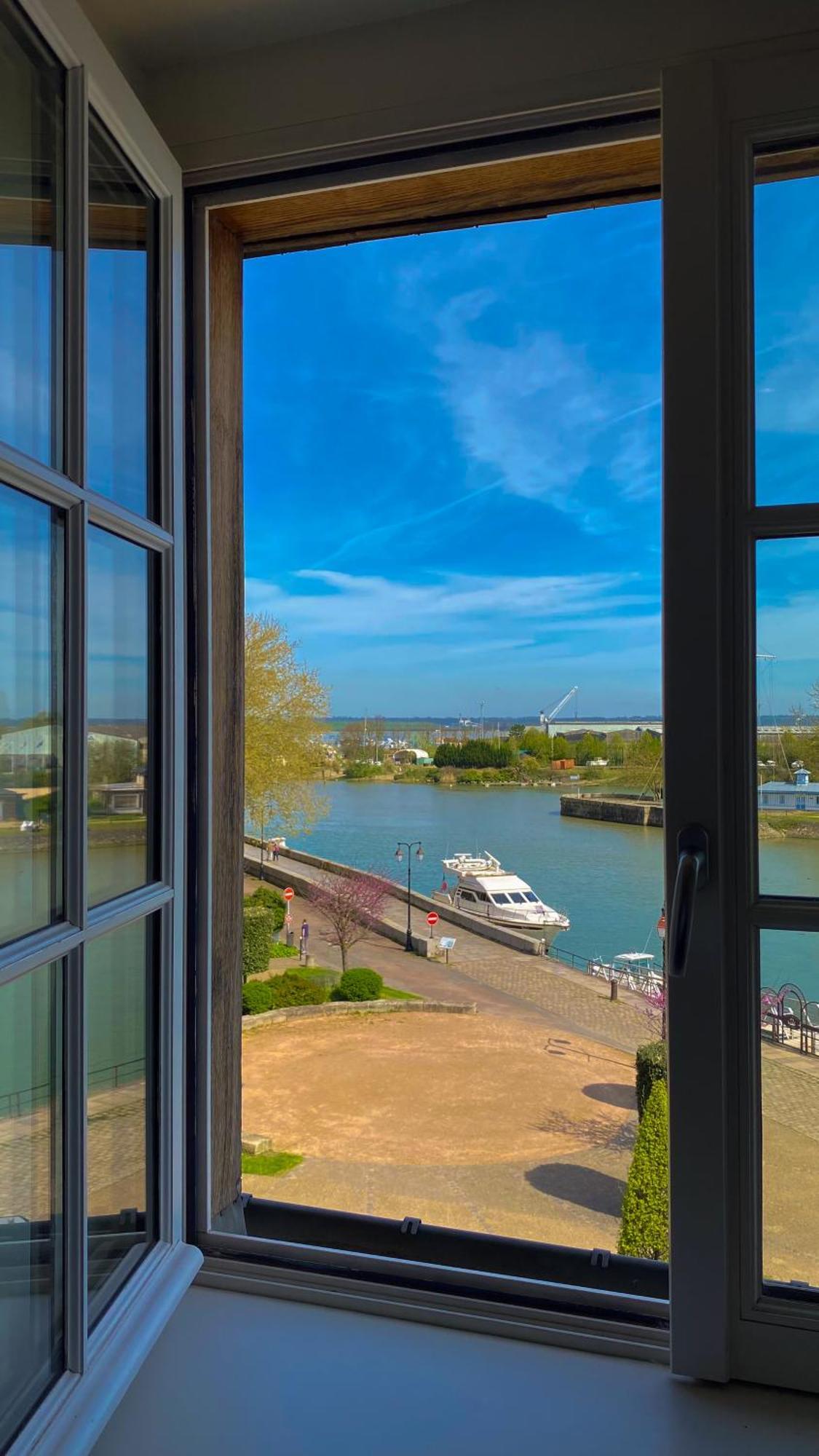 Best Western Le Cheval Blanc -Vue Sur Le Port-Plein Centre Ville Honfleur Exterior foto