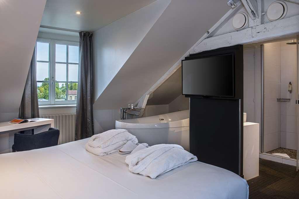 Best Western Le Cheval Blanc -Vue Sur Le Port-Plein Centre Ville Honfleur Habitación foto