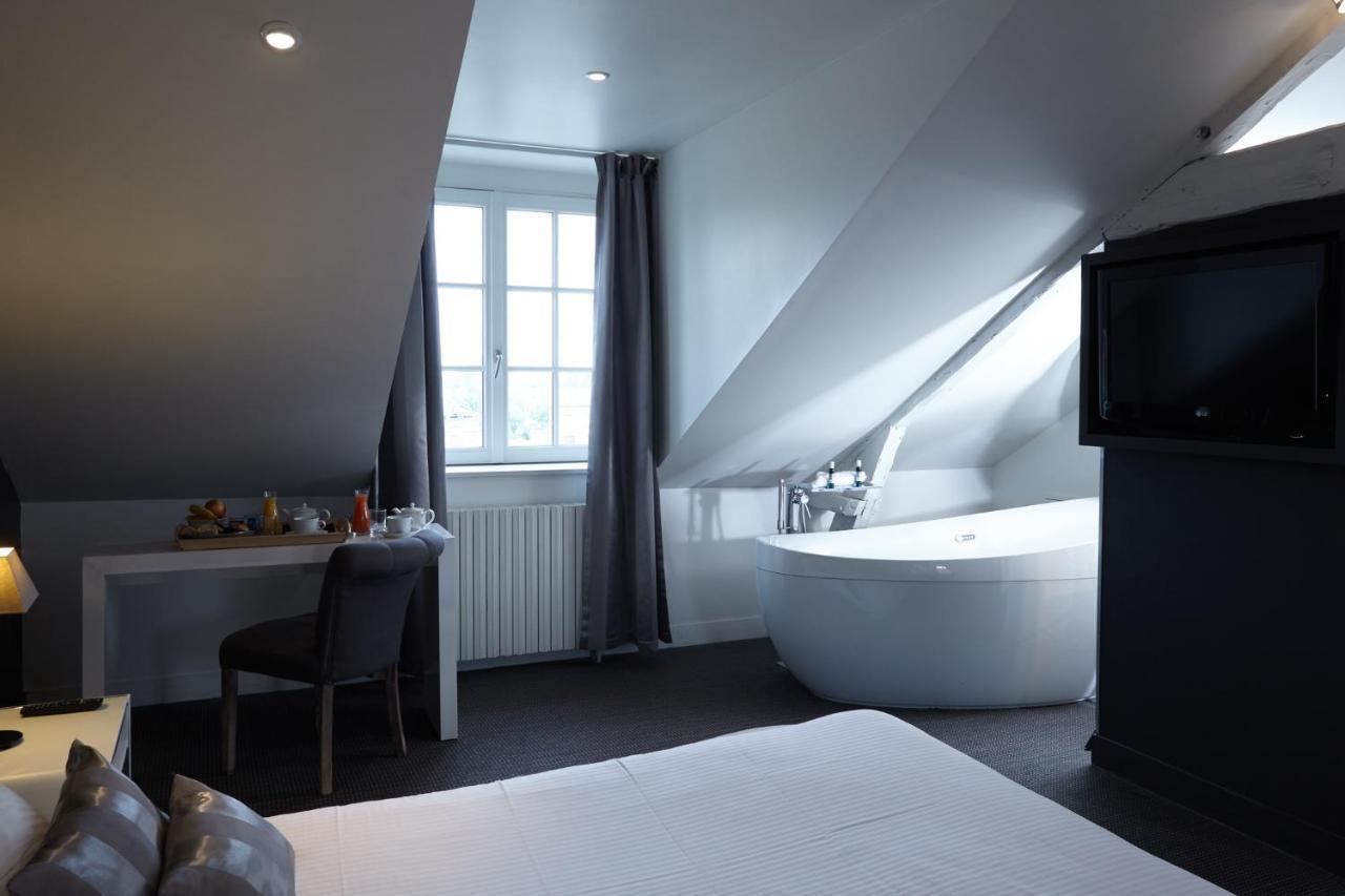 Best Western Le Cheval Blanc -Vue Sur Le Port-Plein Centre Ville Honfleur Habitación foto